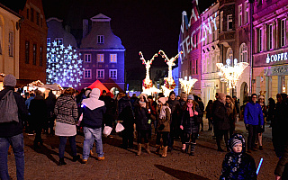 W Olsztynie można już poczuć magię świąt Bożego Narodzenia. Na Starym Mieście rozpoczął się Warmiński Jarmark Świąteczny